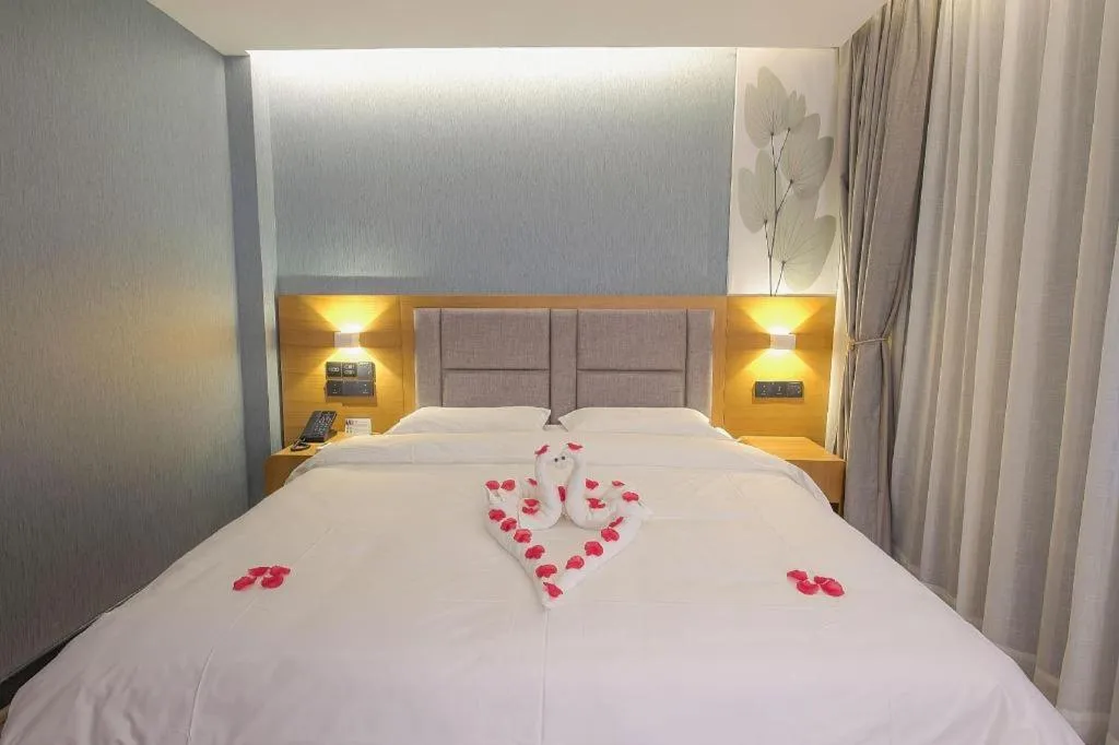 Bed in GreenTree Inn Puyang Ruifengyuan Business Hotel