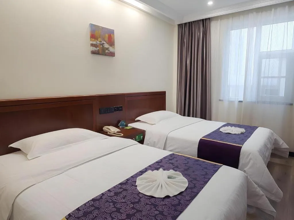 Bed in GreenTree Inn Puyang Ruifengyuan Business Hotel