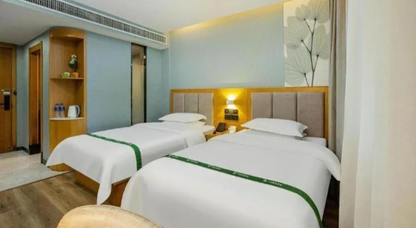 Bed in GreenTree Inn Puyang Ruifengyuan Business Hotel