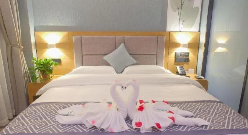 Bed in GreenTree Inn Puyang Ruifengyuan Business Hotel