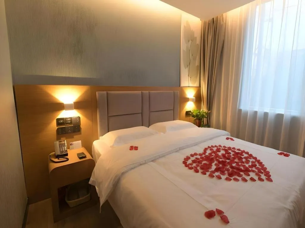 Bed in GreenTree Inn Puyang Ruifengyuan Business Hotel