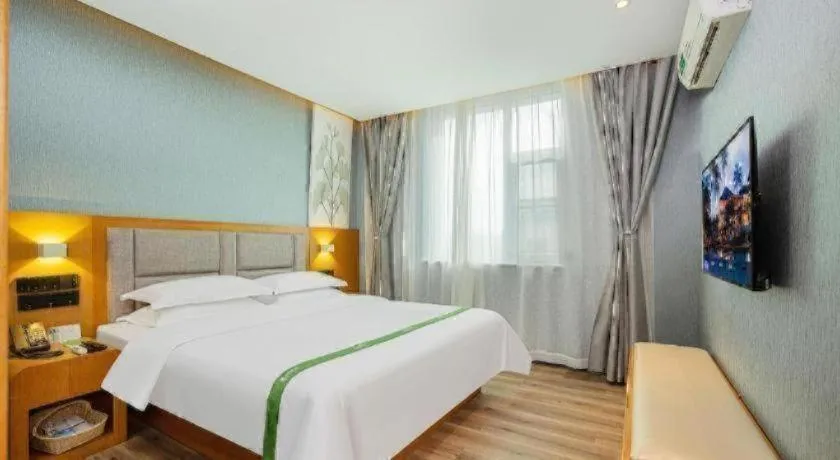 Bed in GreenTree Inn Puyang Ruifengyuan Business Hotel
