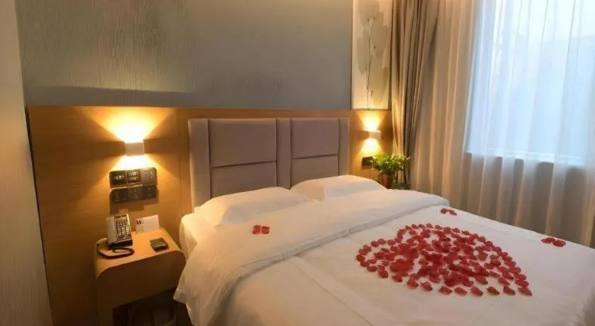 Bed in GreenTree Inn Puyang Ruifengyuan Business Hotel