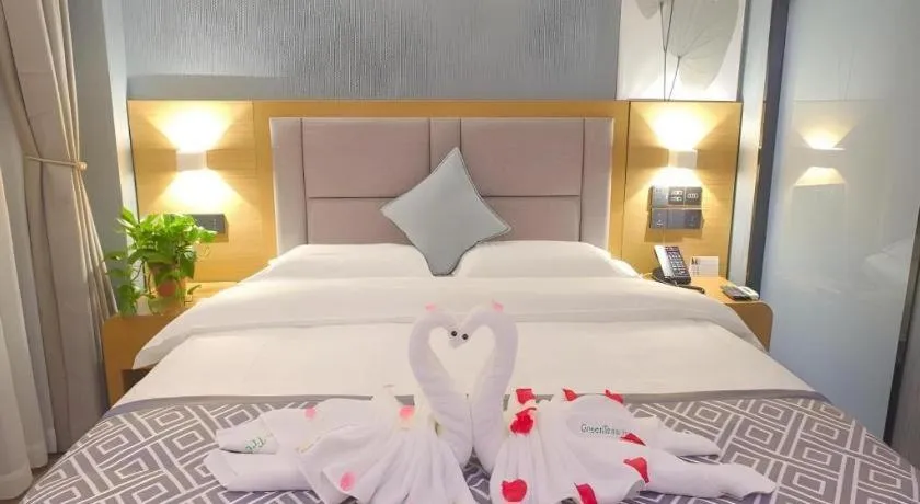 Bed in GreenTree Inn Puyang Ruifengyuan Business Hotel