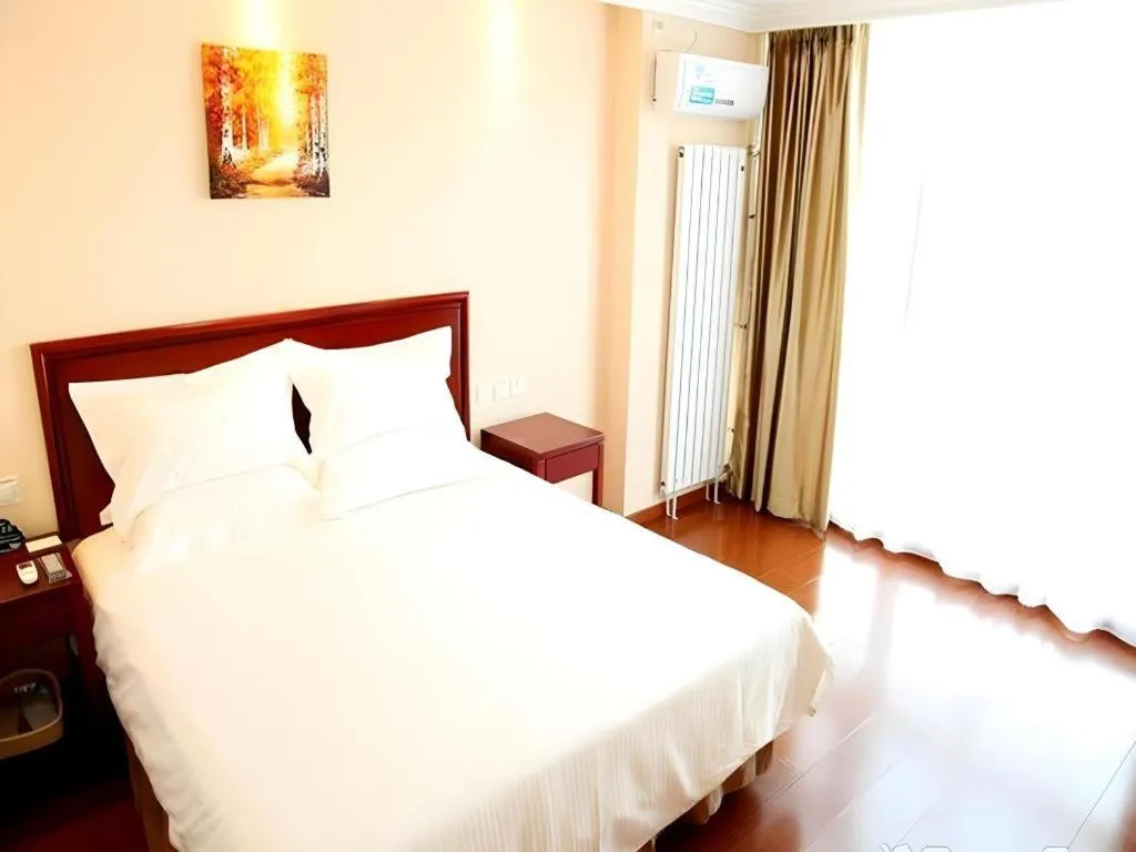Bed in GreenTree Inn Beijing East Yizhuang District Second Kechuang Street Express Hotel