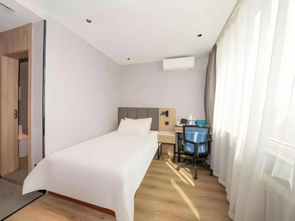 Bed in GreenTree Inn Beijing Capital Airport New International Exhibition Center Express Hotel