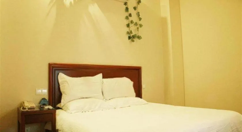 Bed in GreenTree Inn Jiangsu Suzhou Shi Road North Tongjing Road Subway Station Express Hotel