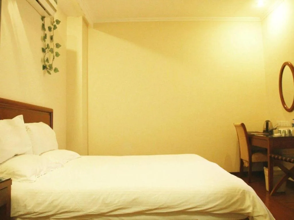 Bed in GreenTree Inn Jiangsu Suzhou Shi Road North Tongjing Road Subway Station Express Hotel