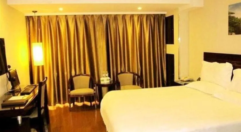 Bed in GreenTree Inn Changshu Zhaoshangcheng Express Hotel