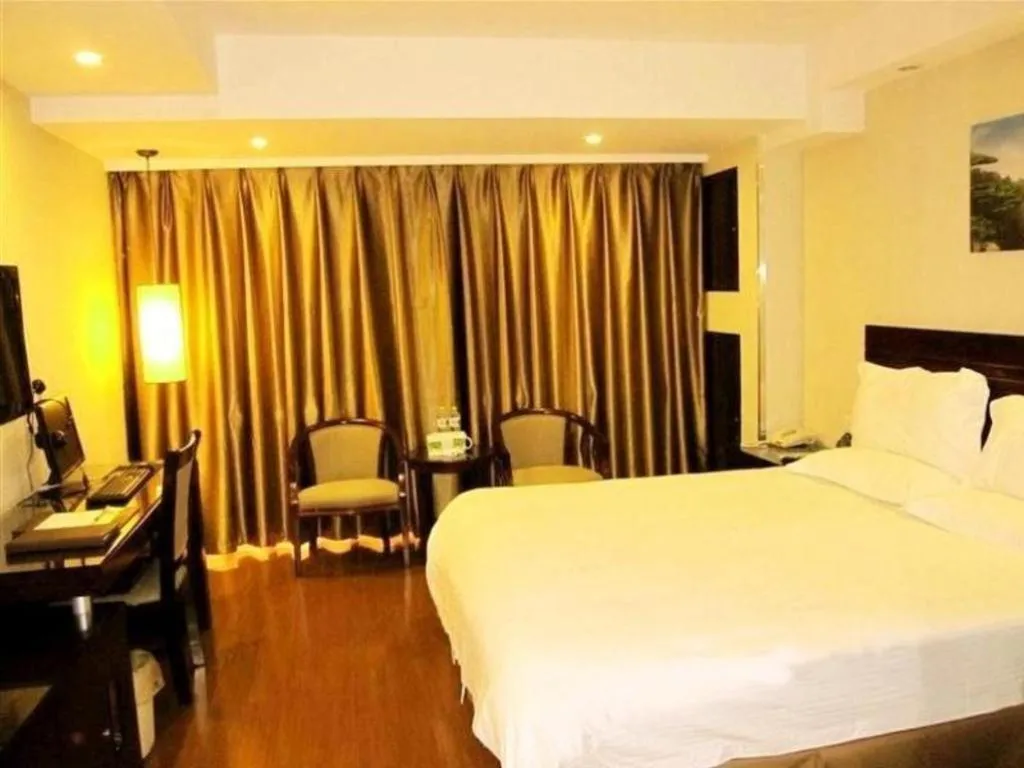 Bed in GreenTree Inn Changshu Zhaoshangcheng Express Hotel