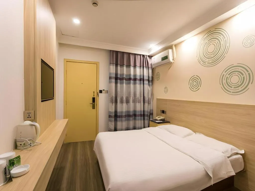 Bed in GreenTree Inn Suzhou Guanqian Street Yinguo Lane Business Hotel