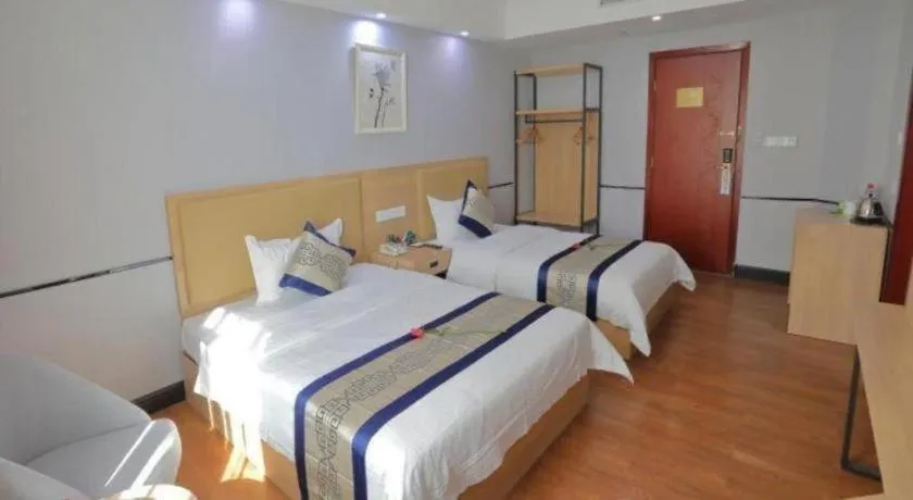 Bed in GreenTree Inn Jieyang North Linjiang Road Express Hotel