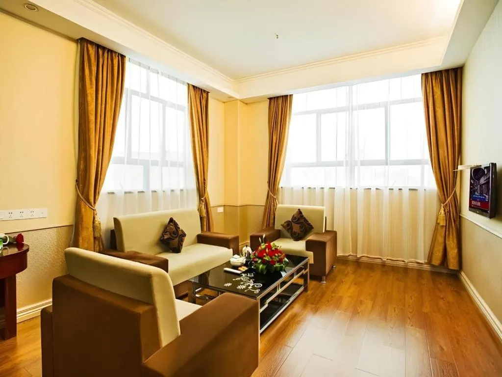 GreenTree Inn Jieyang North Linjiang Road Express Hotel