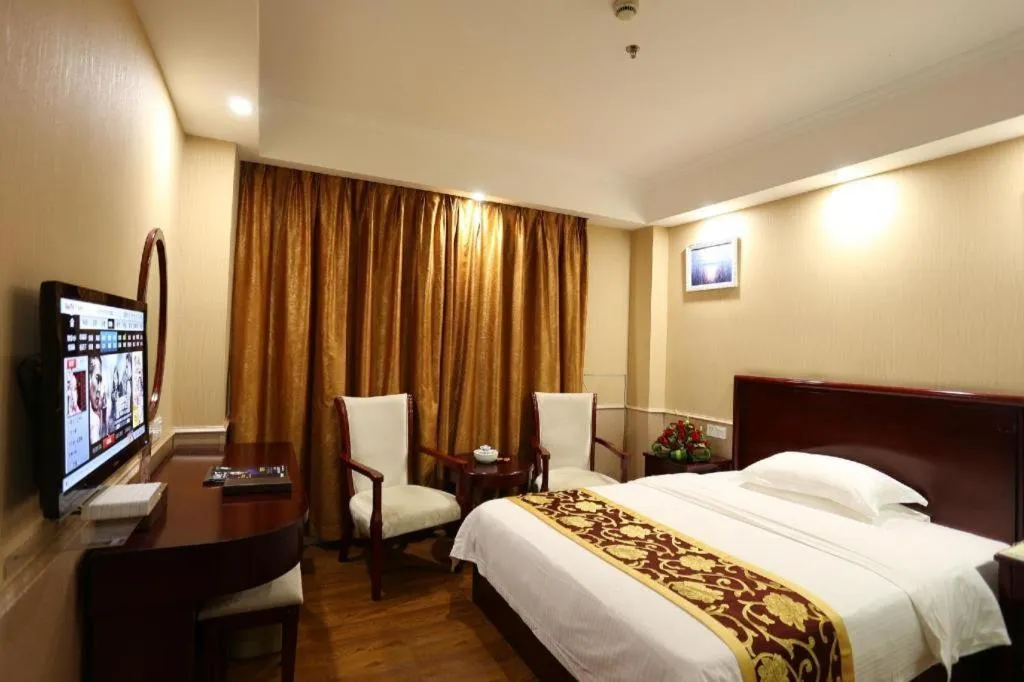 Bed in GreenTree Inn Jieyang North Linjiang Road Express Hotel