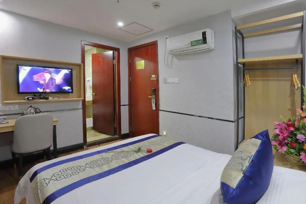 Bed in GreenTree Inn Jieyang North Linjiang Road Express Hotel