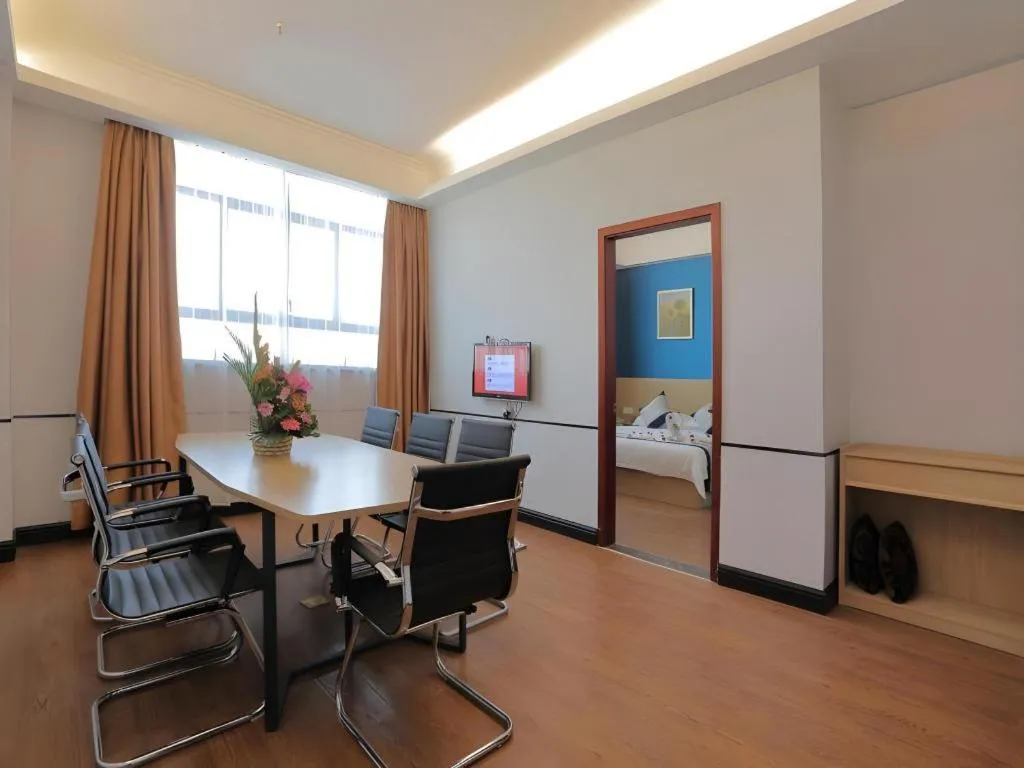 GreenTree Inn Jieyang North Linjiang Road Express Hotel
