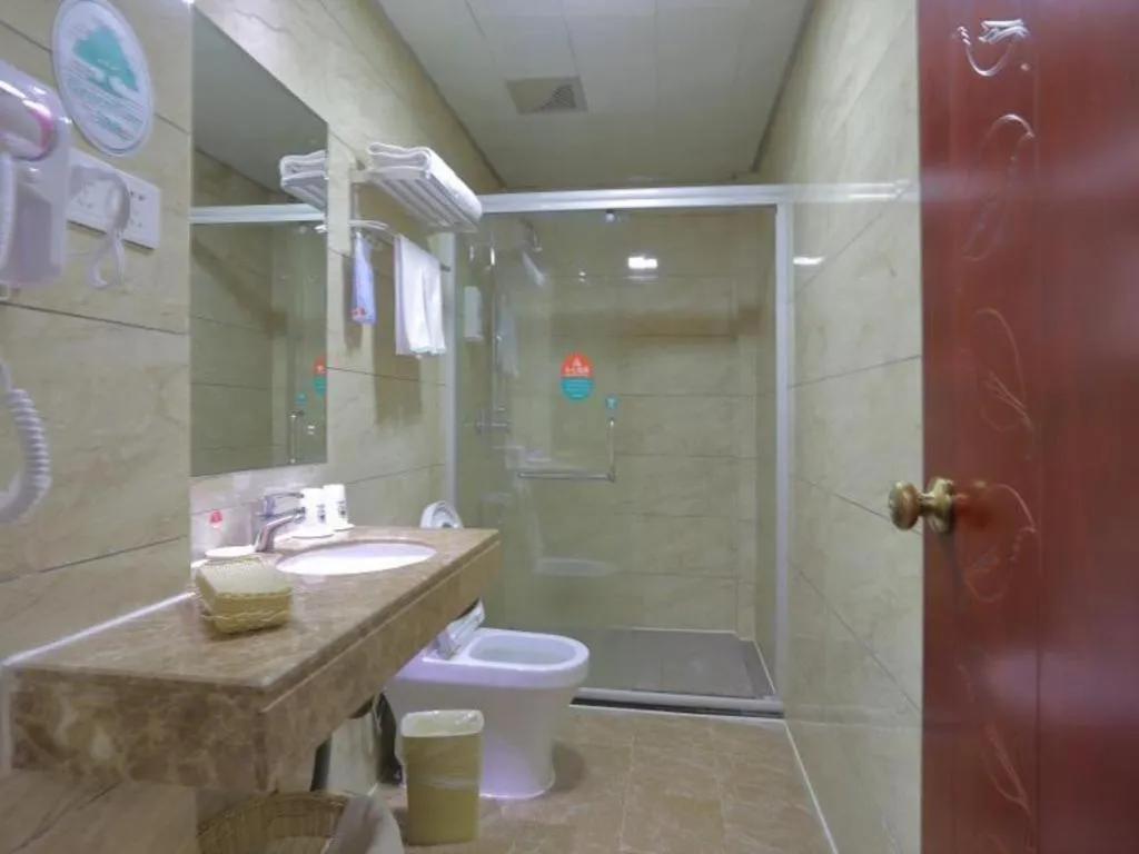 GreenTree Inn Jieyang North Linjiang Road Express Hotel