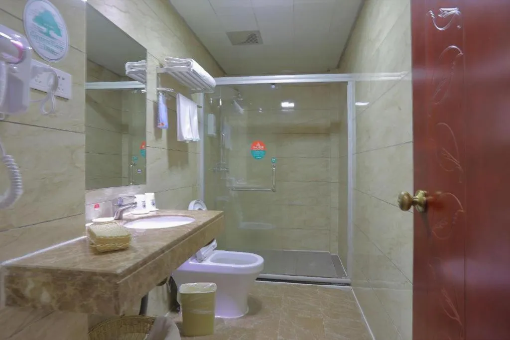 GreenTree Inn Jieyang North Linjiang Road Express Hotel