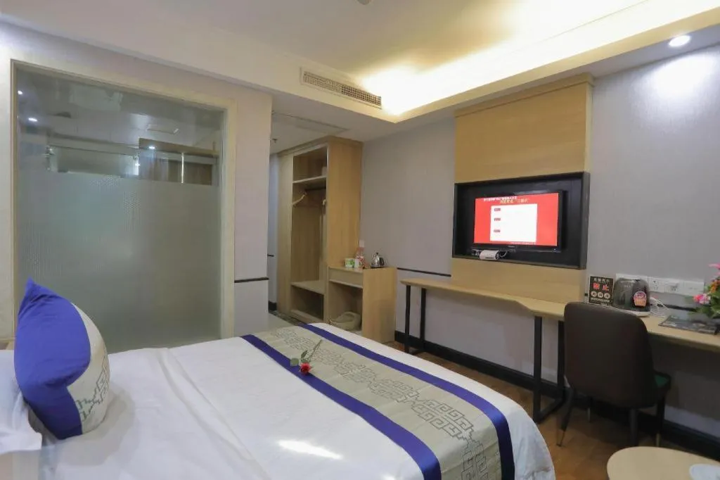 Bed in GreenTree Inn Jieyang North Linjiang Road Express Hotel