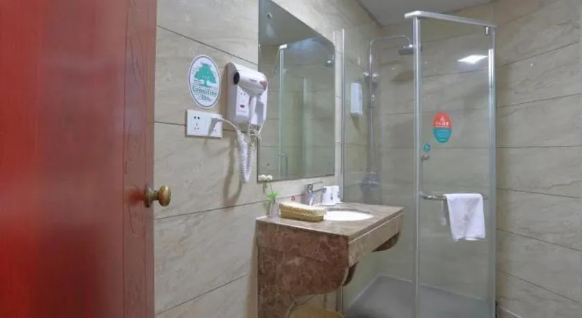 GreenTree Inn Jieyang North Linjiang Road Express Hotel