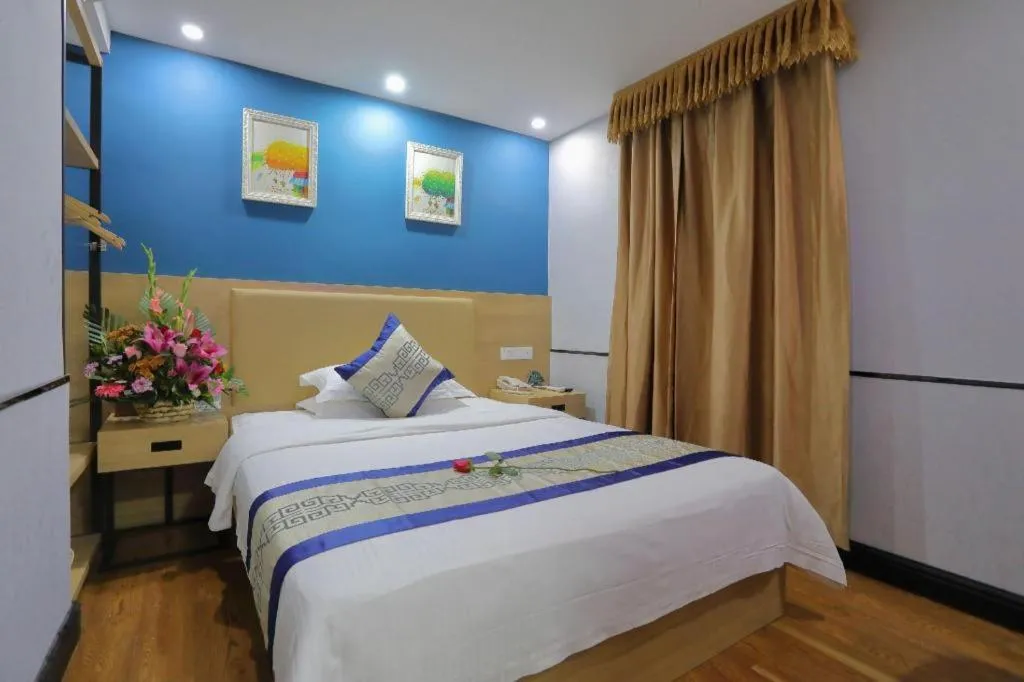 Bed in GreenTree Inn Jieyang North Linjiang Road Express Hotel