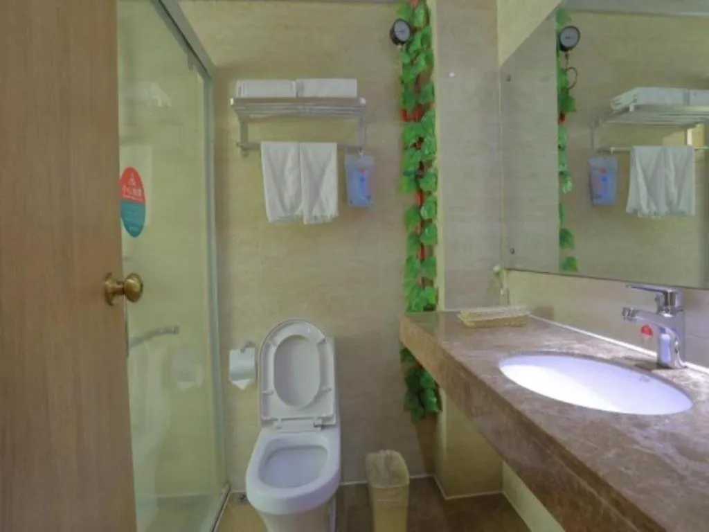 GreenTree Inn Jieyang North Linjiang Road Express Hotel