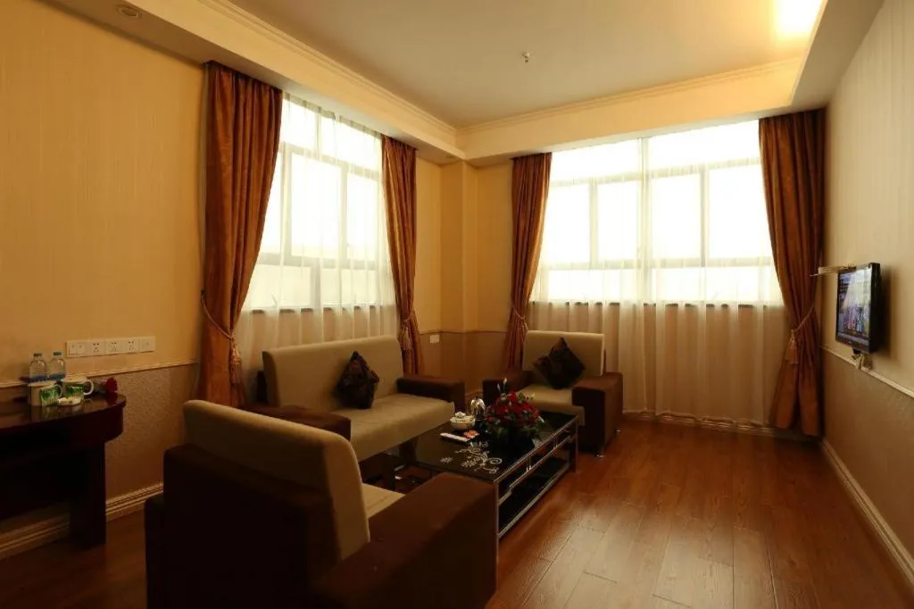 GreenTree Inn Jieyang North Linjiang Road Express Hotel