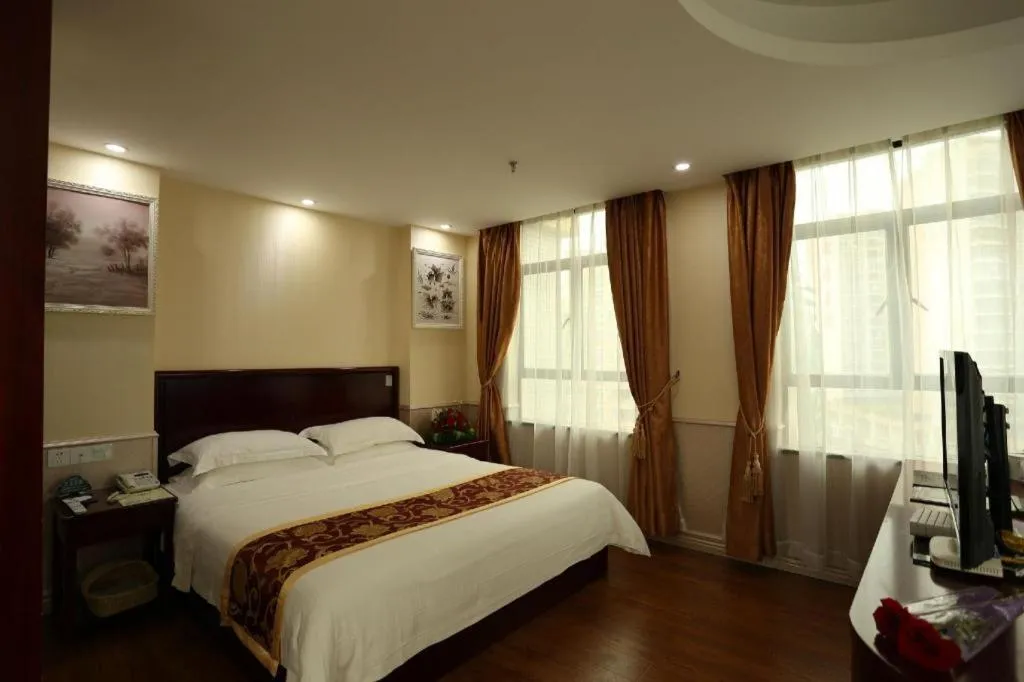 Bed in GreenTree Inn Jieyang North Linjiang Road Express Hotel