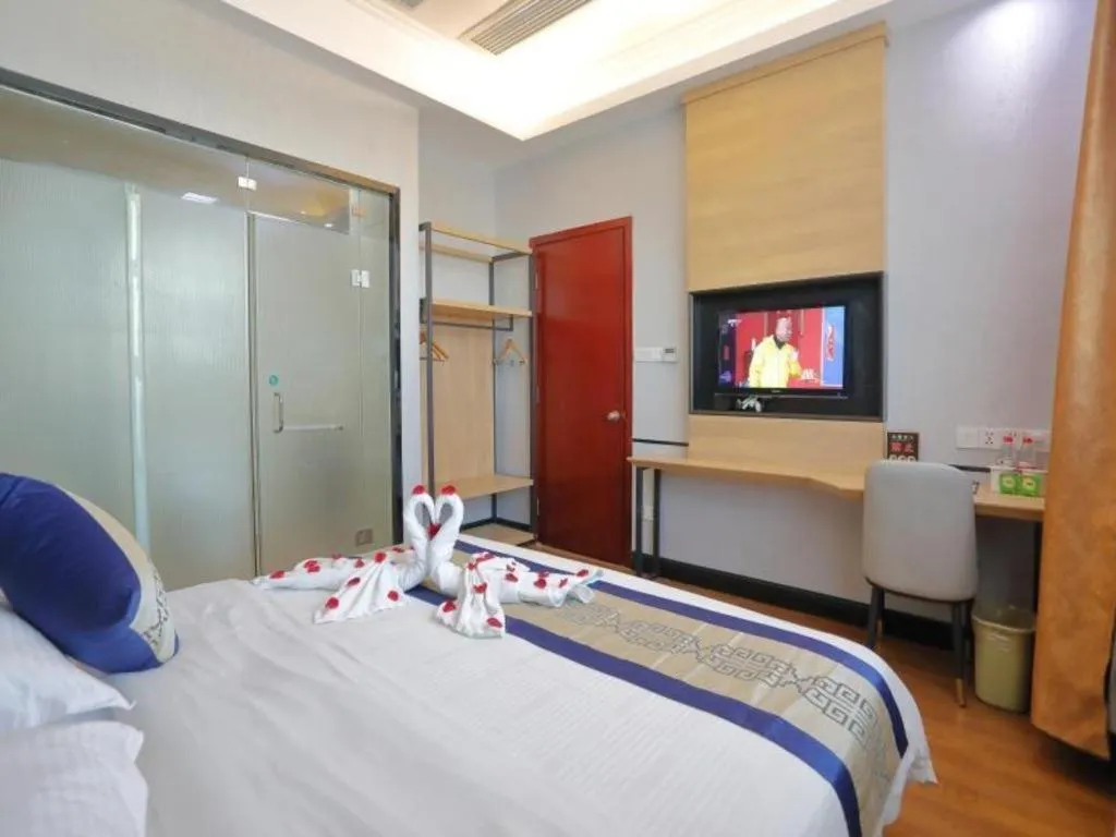 Bed in GreenTree Inn Jieyang North Linjiang Road Express Hotel