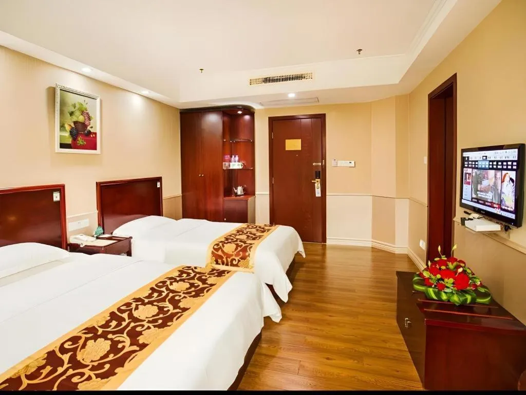 Bed in GreenTree Inn Jieyang North Linjiang Road Express Hotel