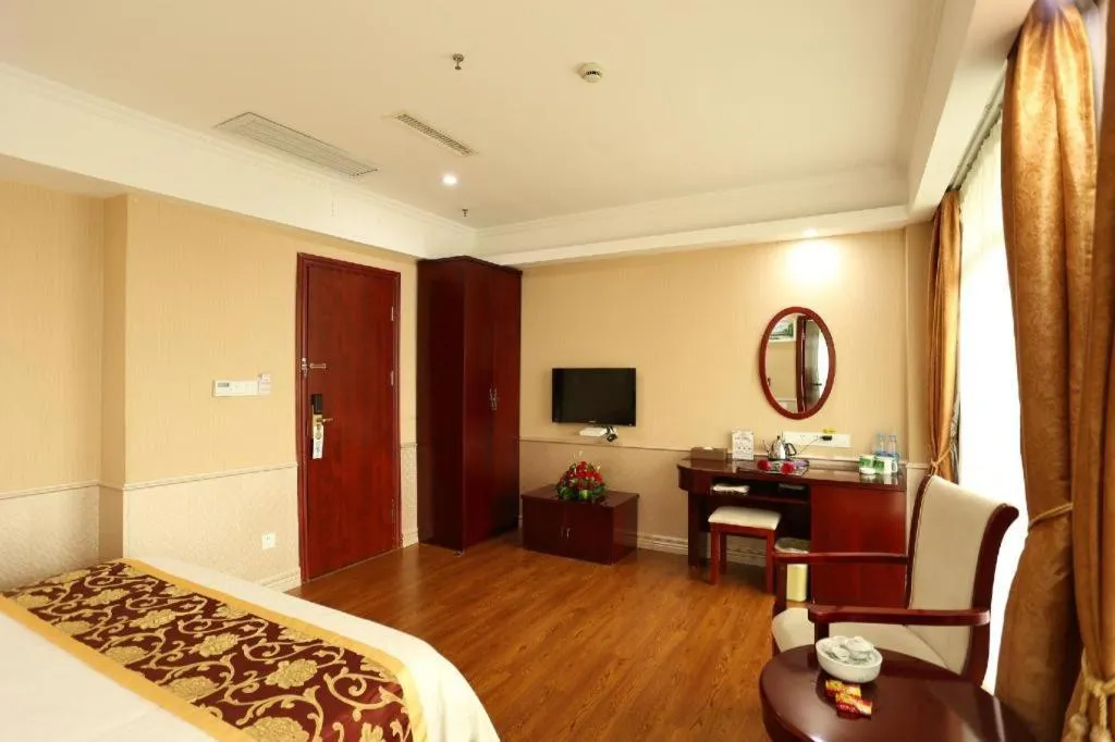 Bed in GreenTree Inn Jieyang North Linjiang Road Express Hotel