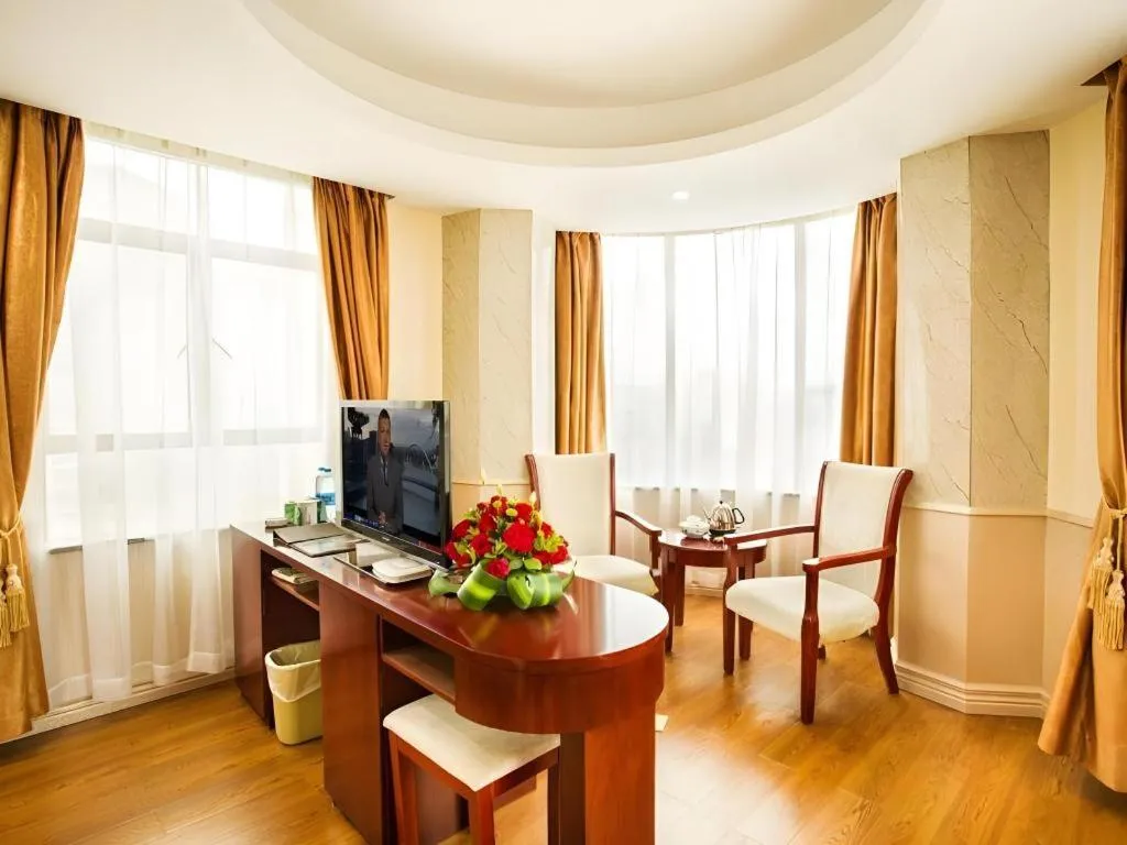 GreenTree Inn Jieyang North Linjiang Road Express Hotel