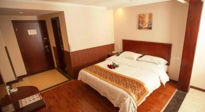 Bed in GreenTree Inn Lianyungang Guanyun Bus Station Zhenxing Garden Express Hotel