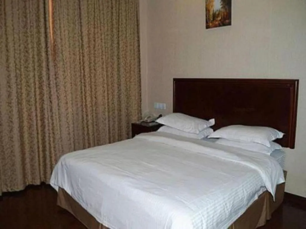 Bed in GreenTree Inn Zhejiang Ningbo Exhibition and Convention Center Bus East Station Express Hotel