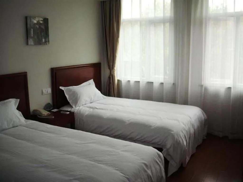 Bed in GreenTree Inn Zhejiang Ningbo Exhibition and Convention Center Bus East Station Express Hotel