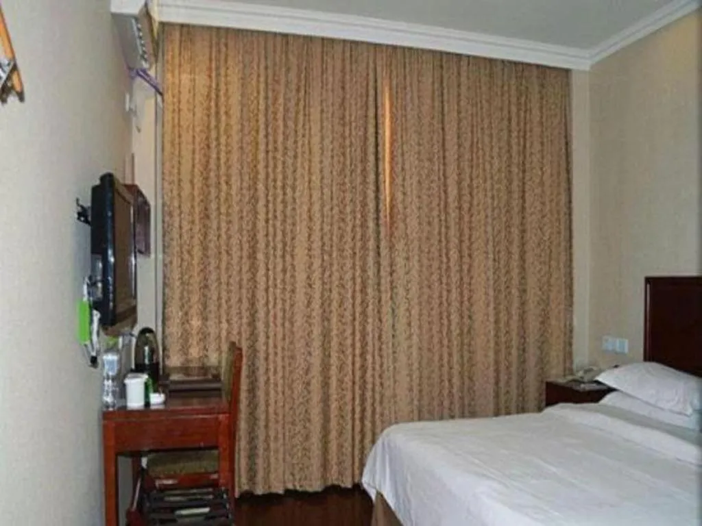 Bed in GreenTree Inn Zhejiang Ningbo Exhibition and Convention Center Bus East Station Express Hotel