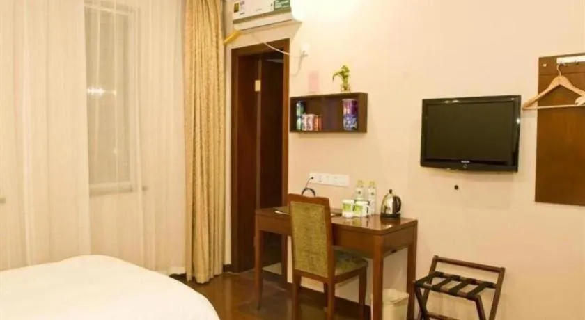 Bed in GreenTree Inn Zhejiang Ningbo Exhibition and Convention Center Bus East Station Express Hotel