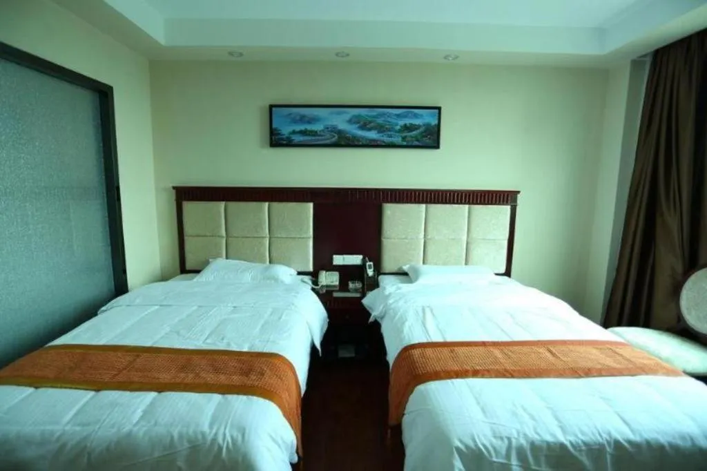 Bed in GreenTree Inn Guangzhou Baiyun International Airport Huaxi Road Express Hotel