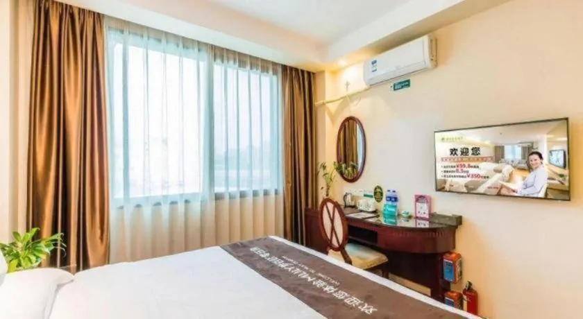 Bed in GreenTree Inn Guangzhou Baiyun International Airport Huaxi Road Express Hotel