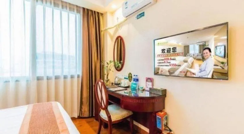 Bed in GreenTree Inn Guangzhou Baiyun International Airport Huaxi Road Express Hotel