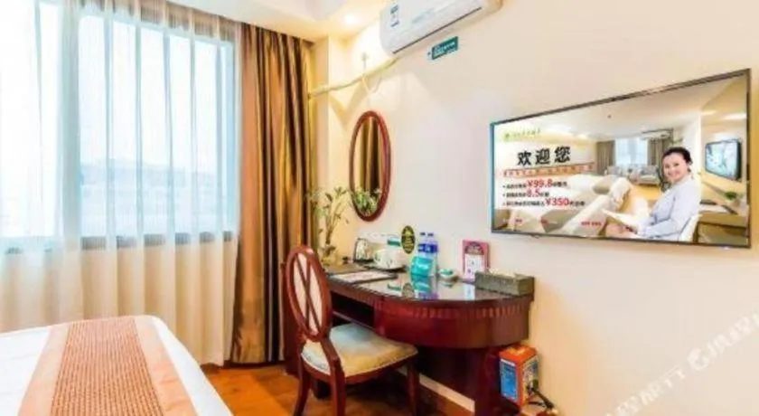 Bed in GreenTree Inn Guangzhou Baiyun International Airport Huaxi Road Express Hotel