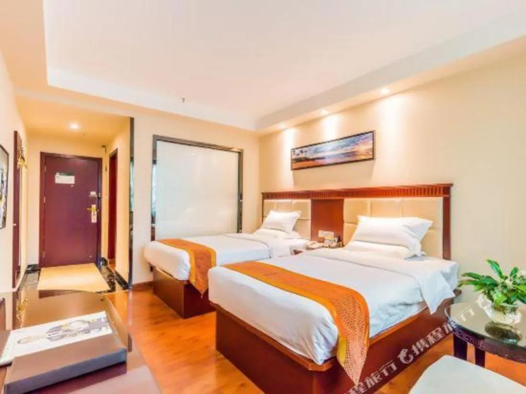 Bed in GreenTree Inn Guangzhou Baiyun International Airport Huaxi Road Express Hotel