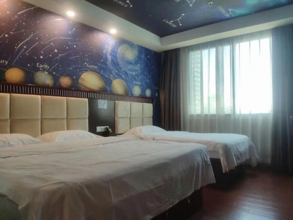 Bed in GreenTree Inn Guangzhou Baiyun International Airport Huaxi Road Express Hotel