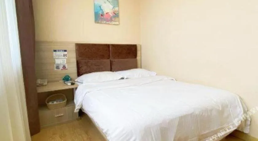 Bed in GreenTree Inn ShangHai KangQiao Industrial Zone JinXiu Road Business Hotel