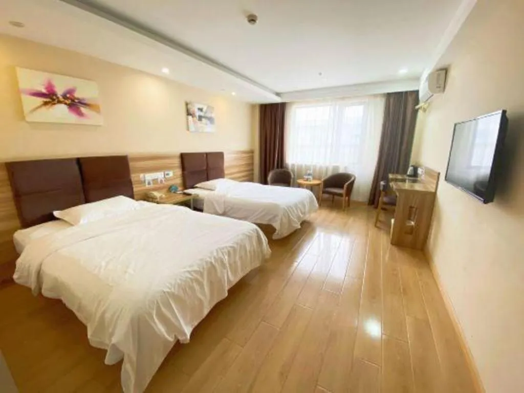 Bed in GreenTree Inn ShangHai KangQiao Industrial Zone JinXiu Road Business Hotel