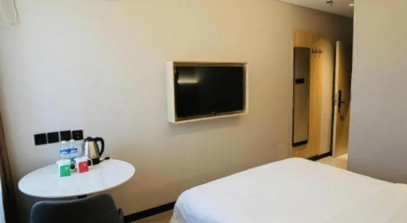 Bed in GreenTree Inn ShangHai KangQiao Industrial Zone JinXiu Road Business Hotel