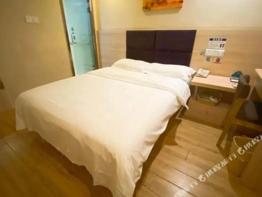 Bed in GreenTree Inn ShangHai KangQiao Industrial Zone JinXiu Road Business Hotel