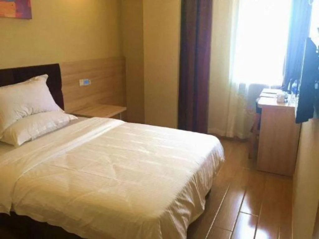 Bed in GreenTree Inn ShangHai KangQiao Industrial Zone JinXiu Road Business Hotel