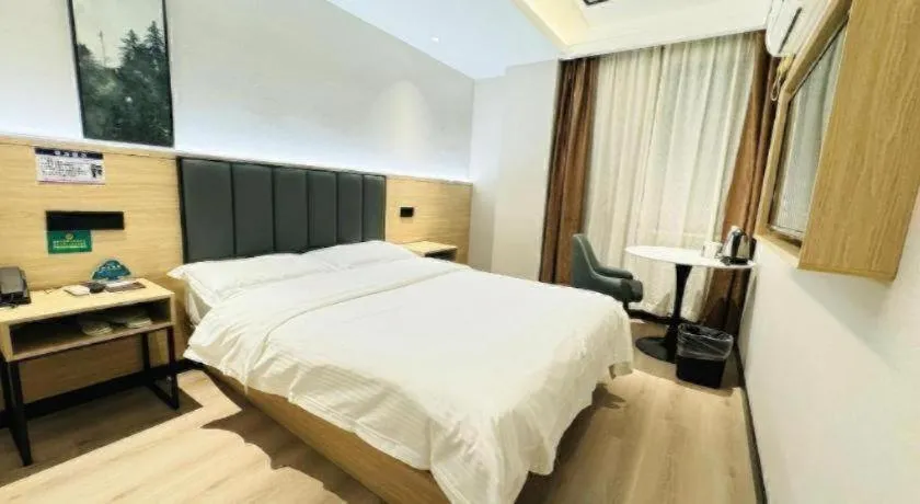 Bed in GreenTree Inn ShangHai KangQiao Industrial Zone JinXiu Road Business Hotel