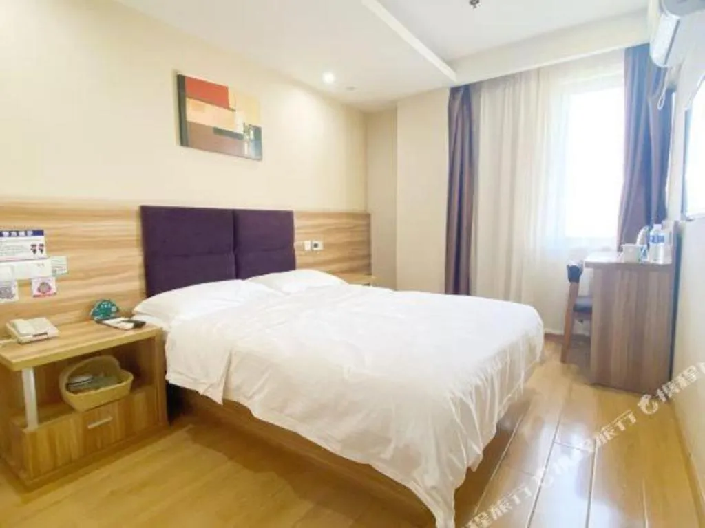 Bed in GreenTree Inn ShangHai KangQiao Industrial Zone JinXiu Road Business Hotel